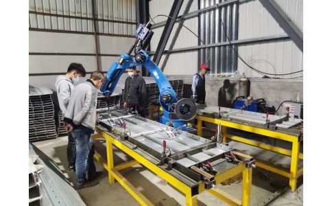 鋁模板焊接機器人工作站